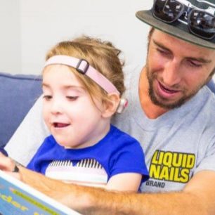 dad-reading-with-daugther dad-reading-with-daugther