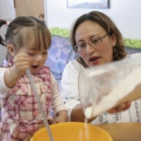 mom-kid-baking