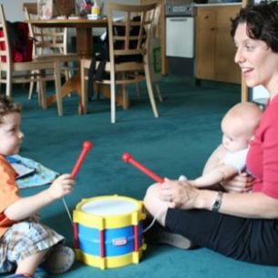 parent-kids-playing-drum